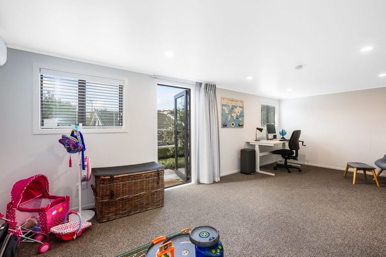Photo of property in 19 Seagull Place, Whitby, Porirua, 5024
