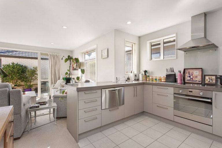 Photo of property in 2/70 Saint Martins Road, Saint Martins, Christchurch, 8022