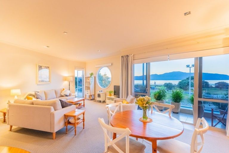 Photo of property in 4-u16 Seaview Road, Paraparaumu Beach, Paraparaumu, 5032