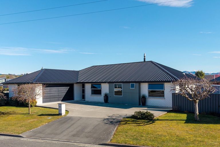 Photo of property in 24 Tancred Street, Geraldine, 7930