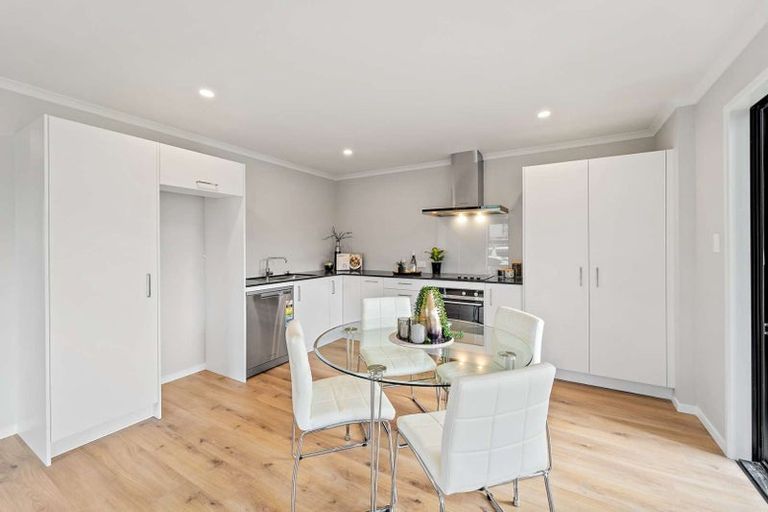 Photo of property in 52 Papatupu Way, Kumeu, 0810