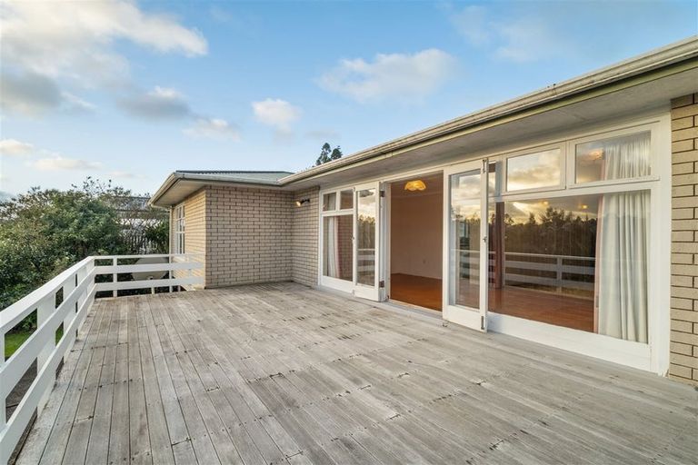 Photo of property in 20 Renata Crescent, Te Atatu Peninsula, Auckland, 0610