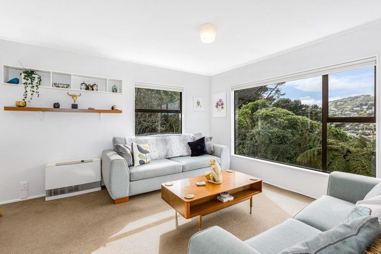 Photo of property in 25 John Witton Drive, Crofton Downs, Wellington, 6035