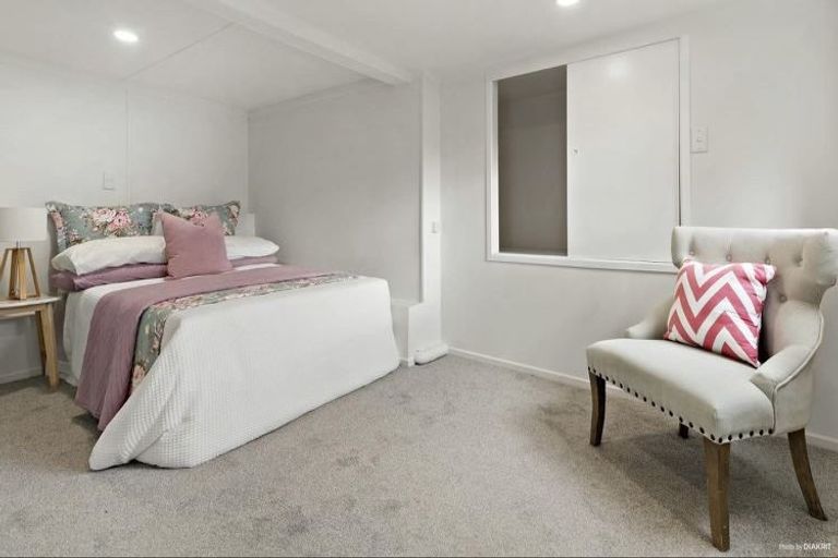 Photo of property in 21 Golf Road, New Lynn, Auckland, 0600