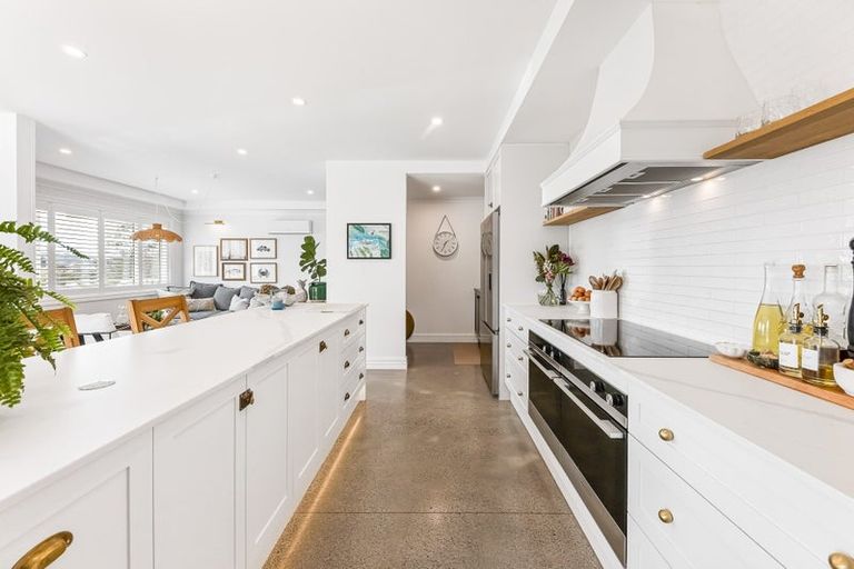 Photo of property in 7 Odlin Lane, Red Beach, 0932