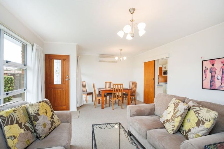 Photo of property in 2 Wharite Place, Awapuni, Palmerston North, 4412