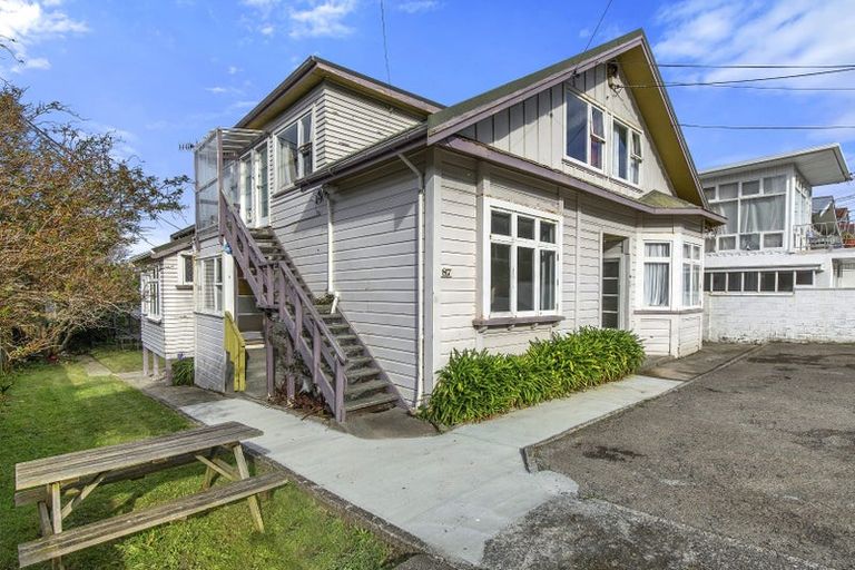 Photo of property in 87 Queens Drive, Lyall Bay, Wellington, 6022