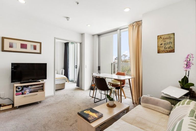 Photo of property in 402/17 Osterley Way, Manukau, Auckland, 2104