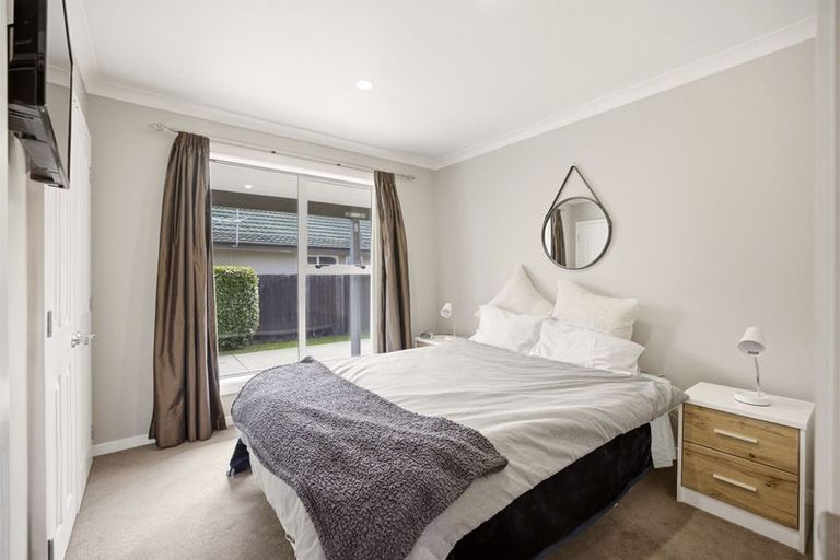 Photo of property in 18 Heathglen Avenue, Parklands, Christchurch, 8083