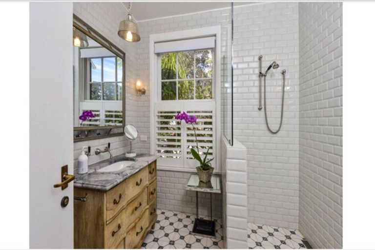 Photo of property in 2 Saint Leonards Road, Hauraki, Auckland, 0622