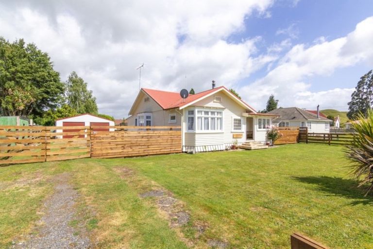 Photo of property in 2 Ballance Street, Raetihi, 4632