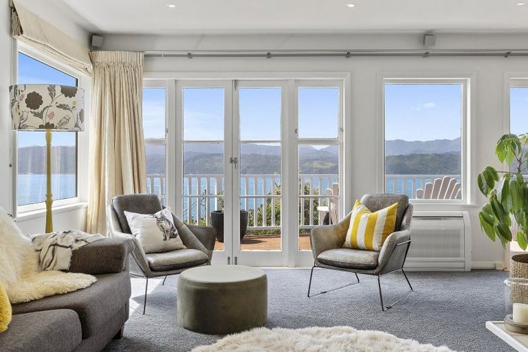 Photo of property in 22 Tai Paku Paku Road, Karaka Bays, Wellington, 6022