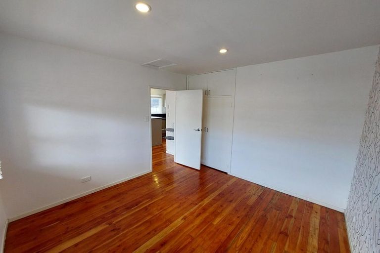 Photo of property in 2/70 Hogans Road, Glenfield, Auckland, 0629