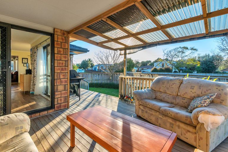 Photo of property in 1 Valley Road, Waiuku, 2123