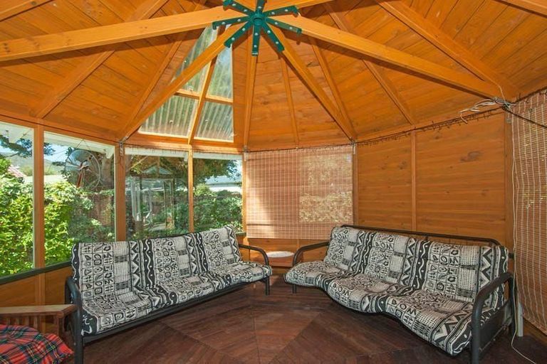 Photo of property in 24 Ludlam Crescent, Woburn, Lower Hutt, 5010