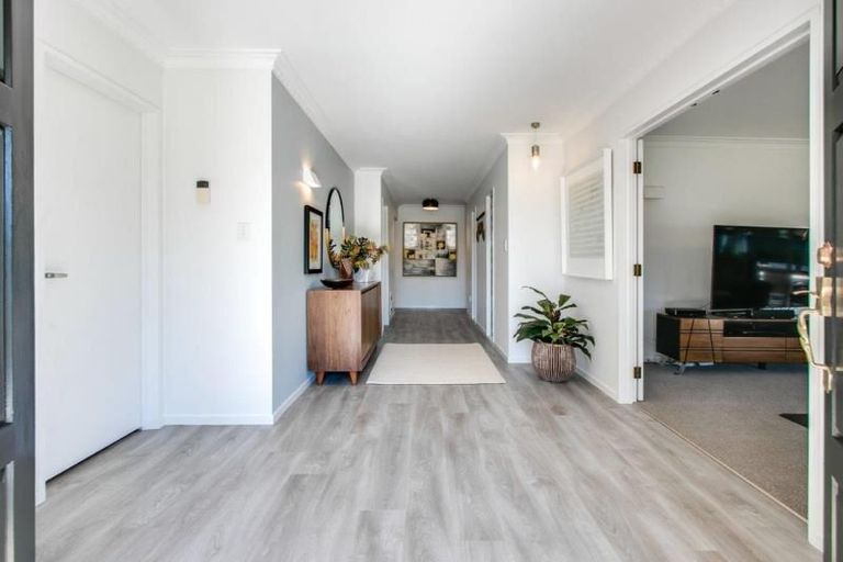 Photo of property in 2 Fern Grove, Taradale, Napier, 4112