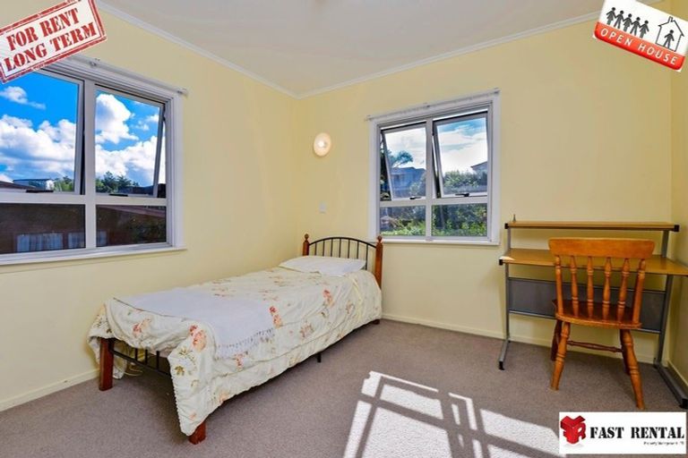 Photo of property in 17 Celeste Place, Totara Vale, Auckland, 0627