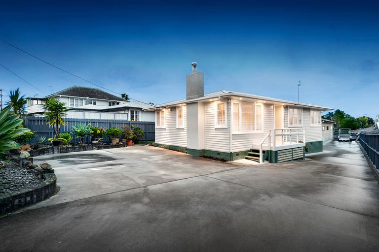 Photo of property in 44 Strid Road, Te Atatu South, Auckland, 0610