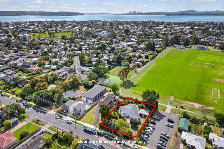 Photo of property in 68 Matipo Road, Te Atatu Peninsula, Auckland, 0610