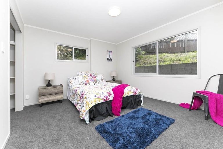Photo of property in 35 Kemp Road, Massey, Auckland, 0614