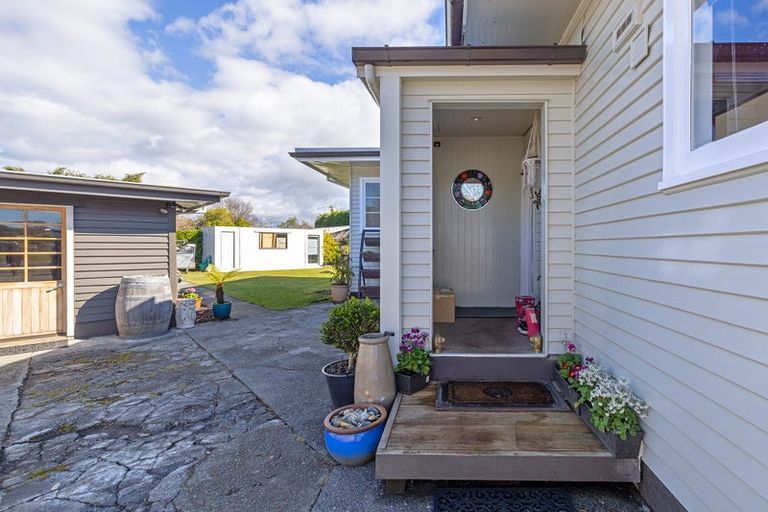 Photo of property in 28 Oxford Street, Martinborough, 5711