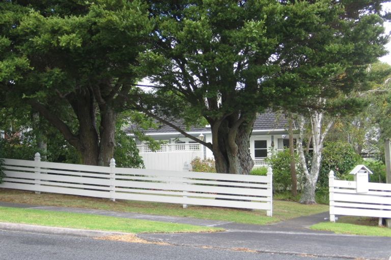 Photo of property in 2/6 Marsh Avenue, Forrest Hill, Auckland, 0620