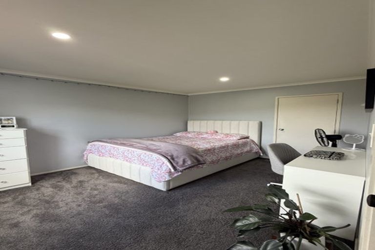 Photo of property in 13 Candlestick Place, Oteha, Auckland, 0632