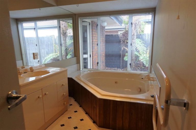 Photo of property in 2/52a Moreland Avenue, Papanui, Christchurch, 8053