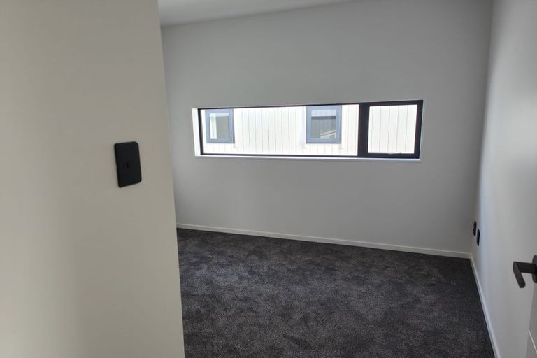 Photo of property in 2 Embling Place, Eastern Beach, Auckland, 2012