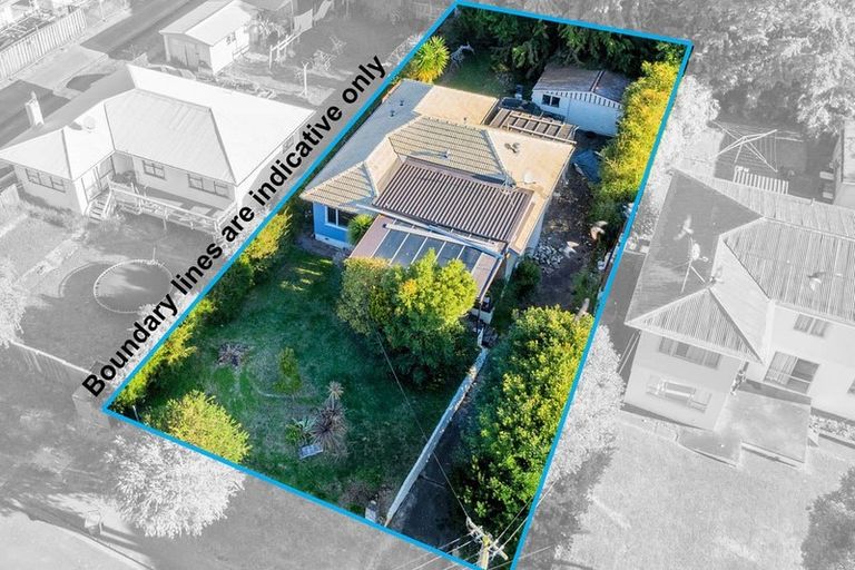 Photo of property in 14 Geordie Street, Henderson, Auckland, 0612