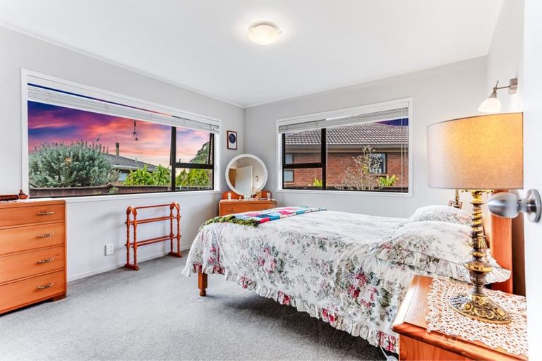 Photo of property in 8 Petrel Place, Massey, Auckland, 0614