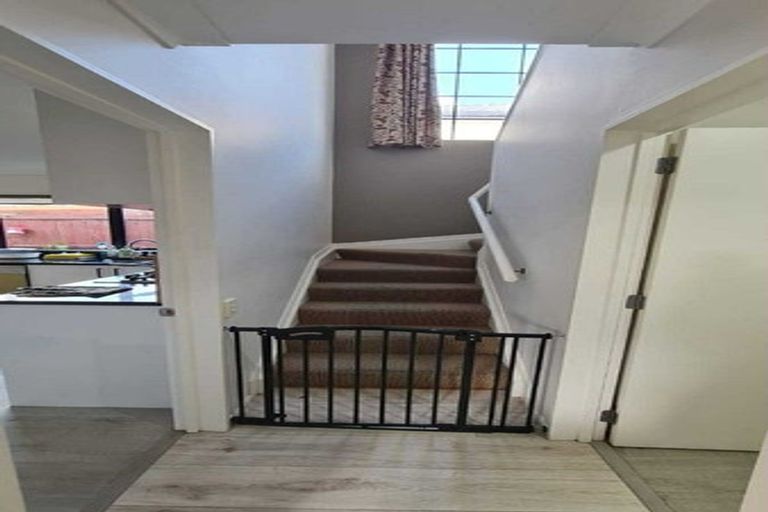 Photo of property in 6 Thornbury Crescent, East Tamaki Heights, Auckland, 2016