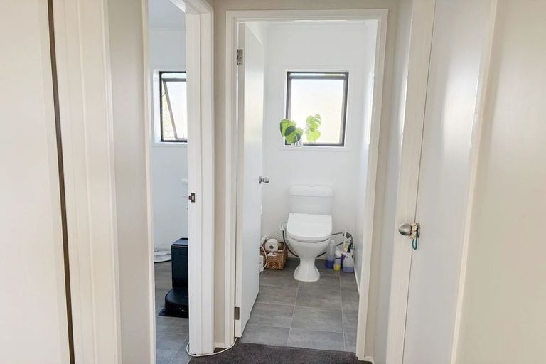Photo of property in 2 Sheehan Road, Te Atatu South, Auckland, 0610