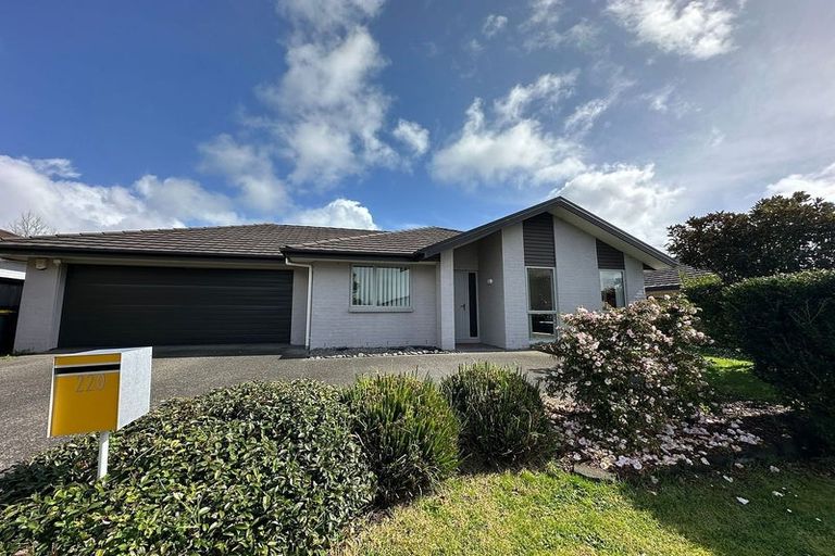 Photo of property in 220 Harbourside Drive, Karaka, Papakura, 2113