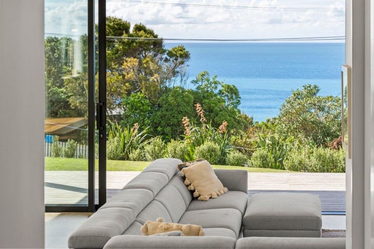 Photo of property in 10 Solar Way, Langs Beach, 0582