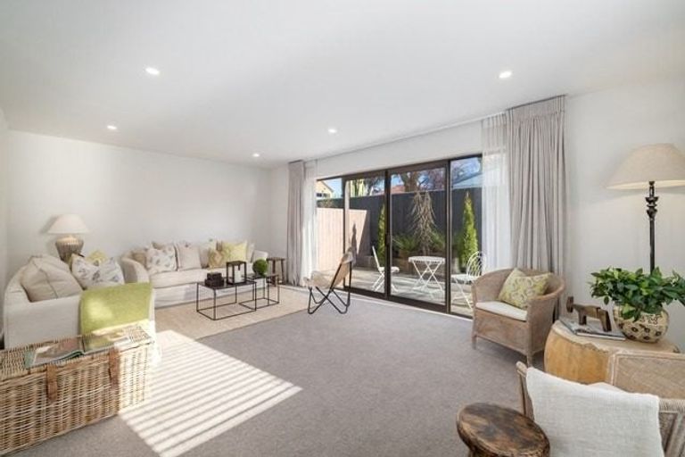 Photo of property in 7/9 Edgeware Road, St Albans, Christchurch, 8014