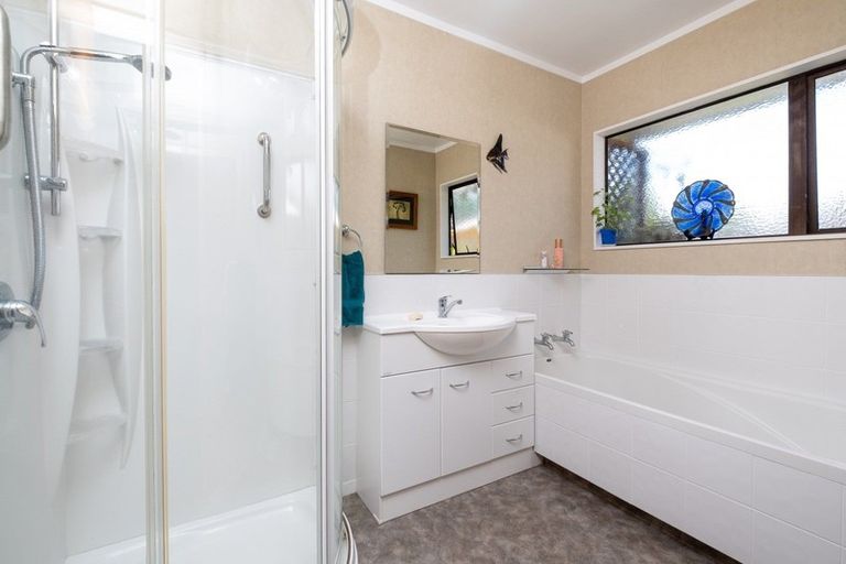 Photo of property in 2 Kotuku Place, Taradale, Napier, 4112