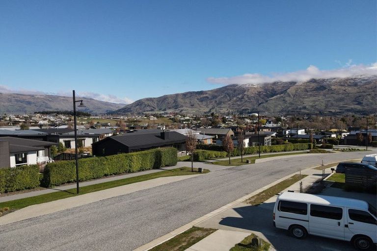 Photo of property in 66 Kirimoko Crescent, Wanaka, 9305