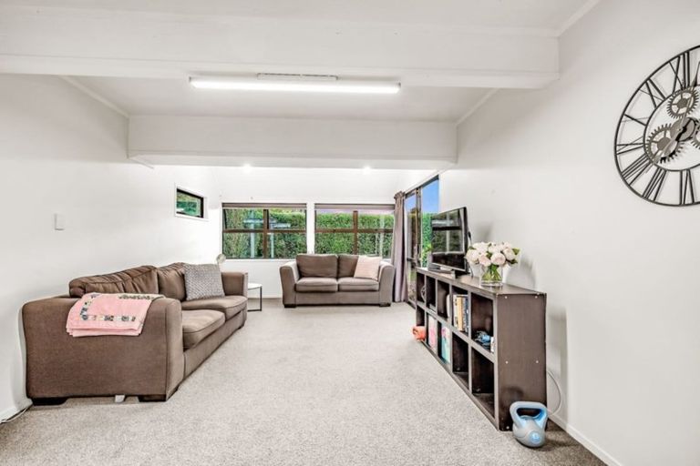 Photo of property in 6 Murray Road, Te Atatu Peninsula, Auckland, 0610