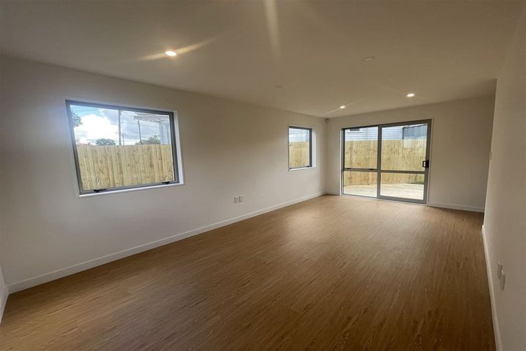 Photo of property in 11a Reid Road, New Lynn, Auckland, 0600