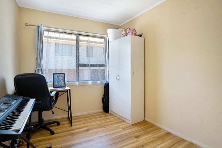 Photo of property in 4/28 Islington Avenue, New Lynn, Auckland, 0600