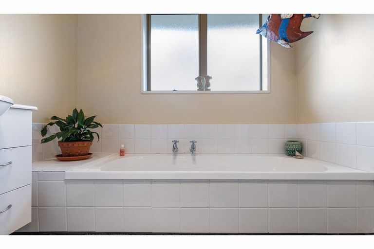 Photo of property in 3 Magnolia Lane, St Albans, Christchurch, 8052