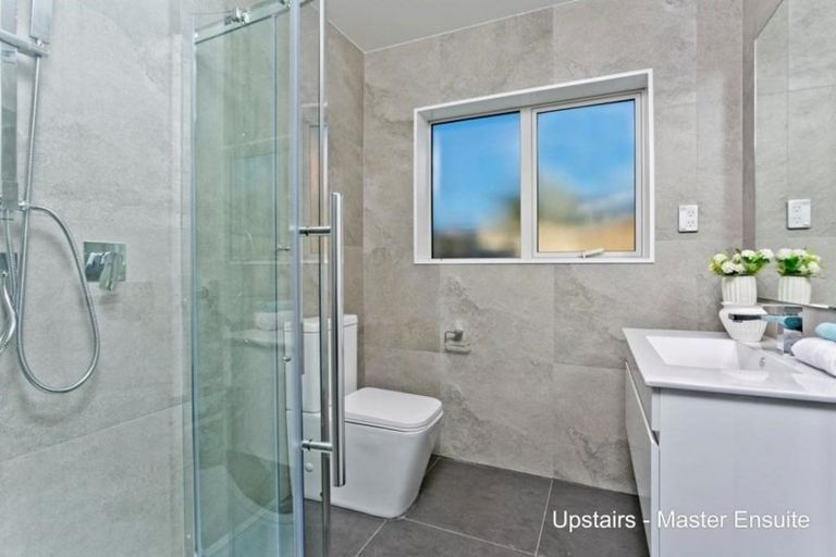 Photo of property in 7a Fuchsia Place, Birkdale, Auckland, 0626