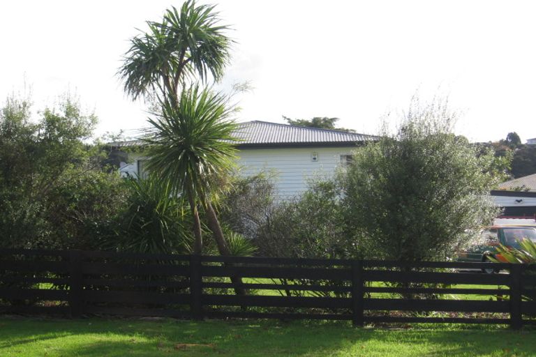 Photo of property in 7 Taioma Crescent, Te Atatu Peninsula, Auckland, 0610