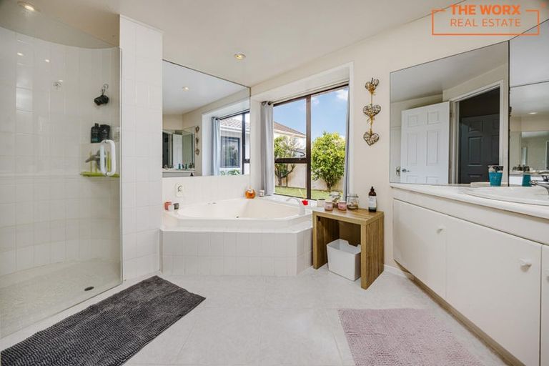 Photo of property in 22 Gillard Place, Eastern Beach, Auckland, 2012