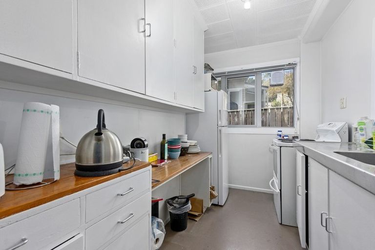 Photo of property in Victoria Court, 4u4 Queen Street, Mount Victoria, Wellington, 6011