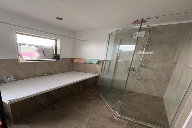 Photo of property in 2/18 Aurea Avenue, Pakuranga, Auckland, 2010