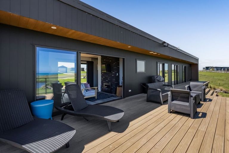 Photo of property in 21 Rosemount Road, Waverley, 4591
