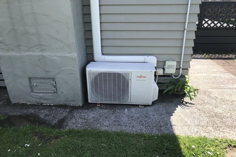 Photo of property in 39 Paritutu Road, Spotswood, New Plymouth, 4310