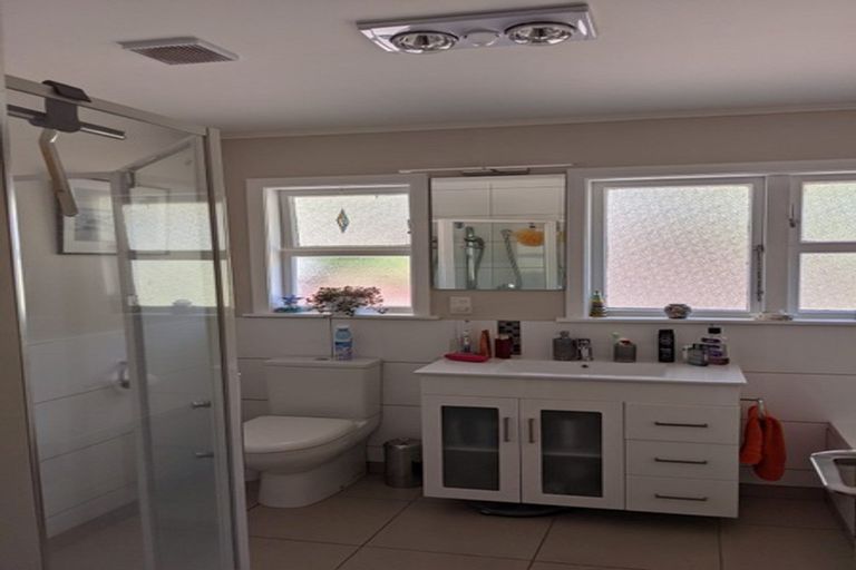 Photo of property in 48a Queenwood Road, Levin, 5510